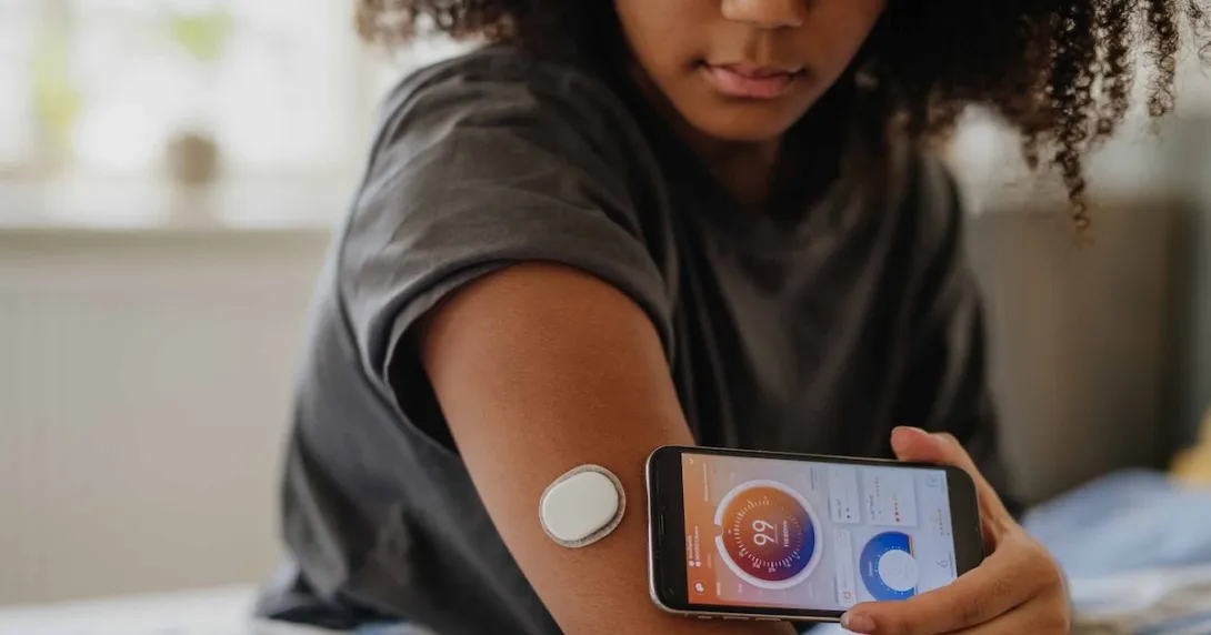 Woman with a CGM and smart phone