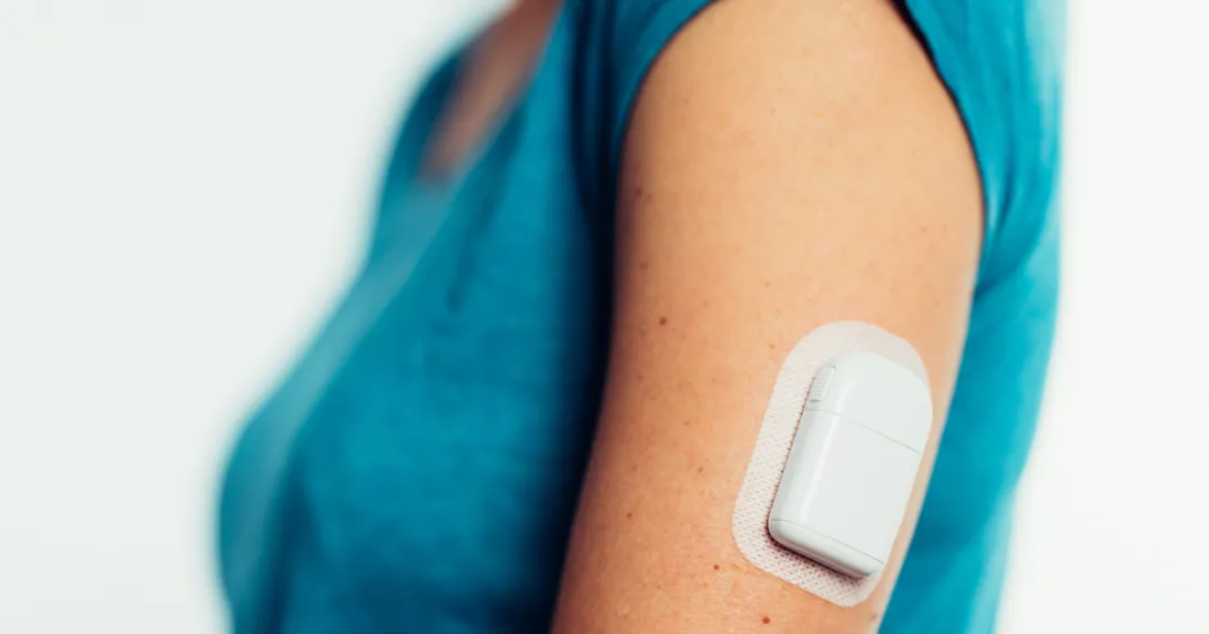 A woman wearing the Sigi Patch Pump.