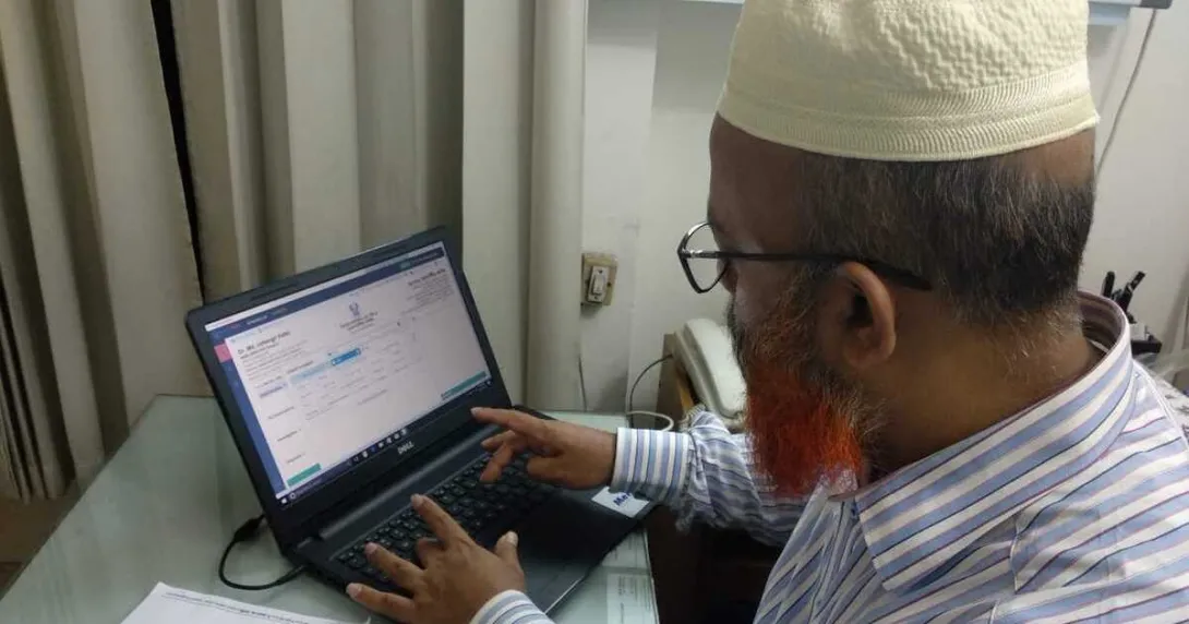 A doctor using the Doctor Koi platform on their laptop