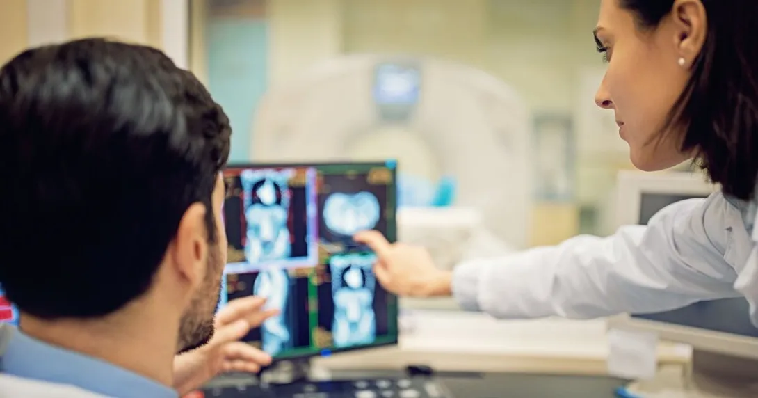 Doctors analysing a CT scan